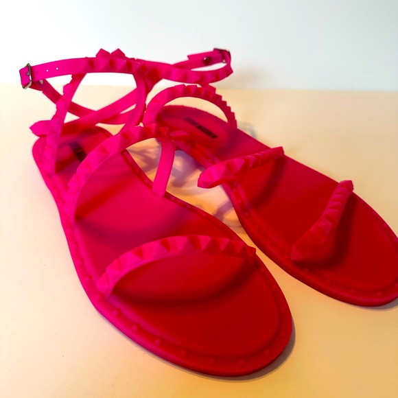 Steve Madden Studded Strappy Jelly Sandal - Hot Pink - Women’s size 9 - Picture 3 of 5